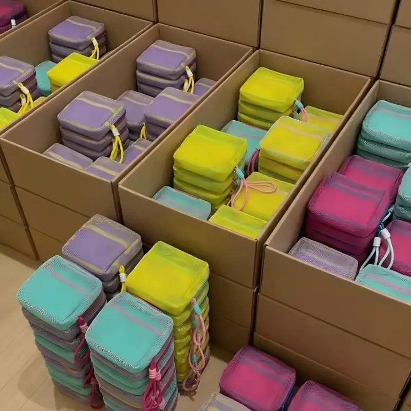 Final inspection for cosmetic bags